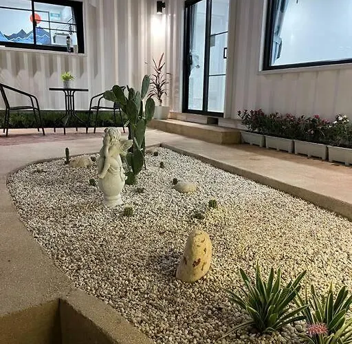 Vakantiehuis 独立庭院 花园式的两卧两卫民宿 近mrt 2 *
