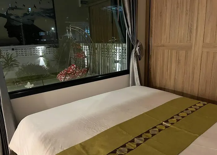 Vakantiehuis 独立庭院 花园式的两卧两卫民宿 近mrt 2 Bangkok