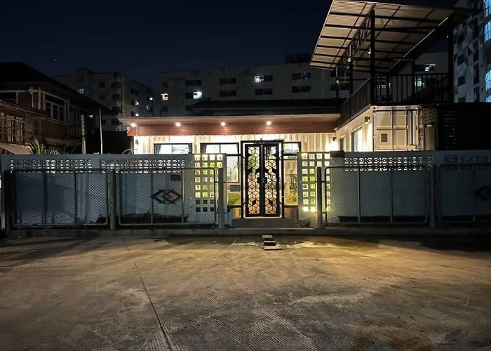 独立庭院 花园式的两卧两卫民宿 近mrt 2 Vakantiehuis