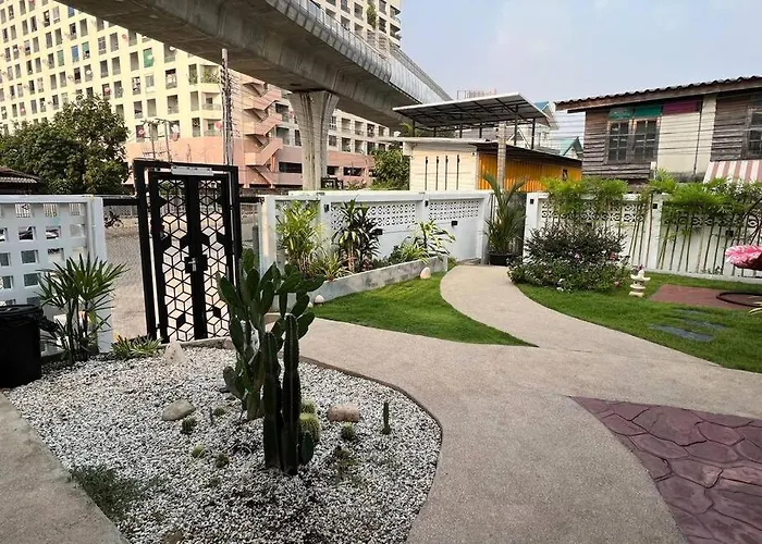 独立庭院 花园式的两卧两卫民宿 近mrt 2