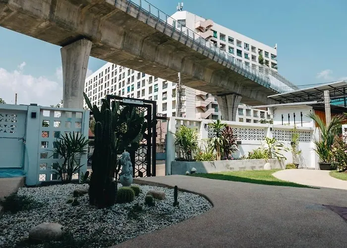 独立庭院 花园式的两卧两卫民宿 近mrt 2 Vakantiehuis *