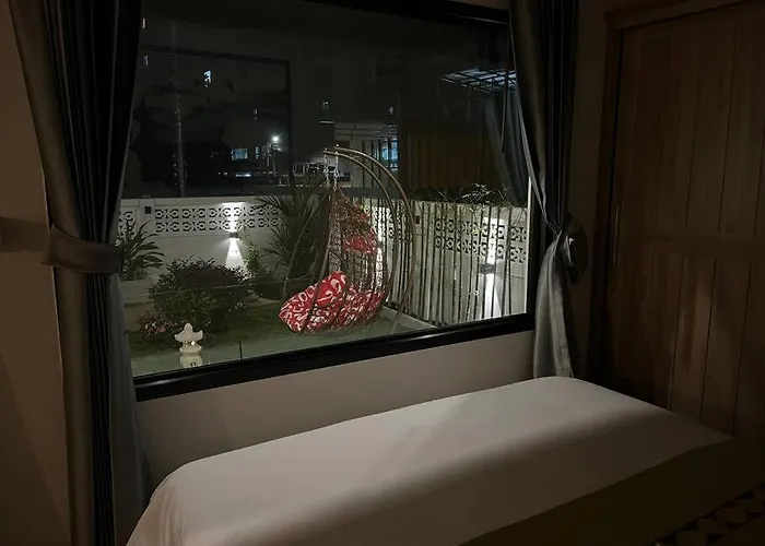 独立庭院 花园式的两卧两卫民宿 近mrt 2 Vakantiehuis Bangkok