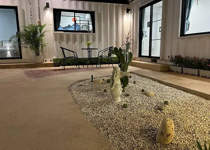 Vakantiehuis 独立庭院 花园式的两卧两卫民宿 近mrt 2 *