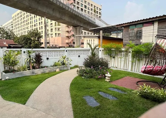 独立庭院 花园式的两卧两卫民宿 近mrt 2