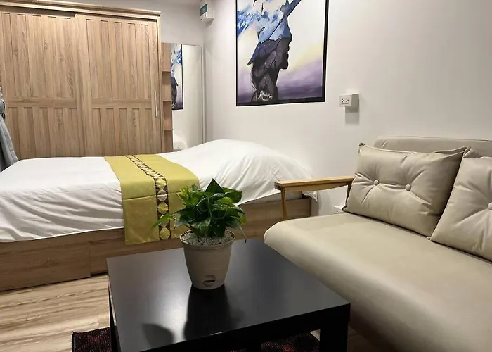 独立庭院 花园式的两卧两卫民宿 近mrt 2 Vakantiehuis
